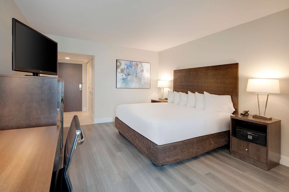 Florida Hotel & Conference Center in the Florida Mall — Hotel rooms in Orlando, Florida