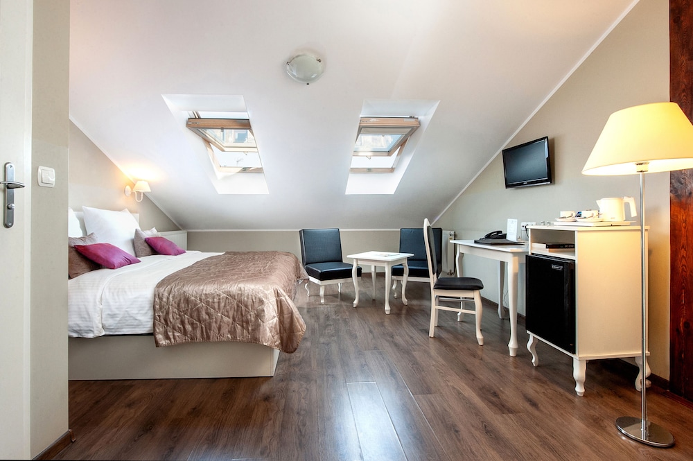 Leone Aparthotel — Hotel rooms in Krakow, Lesser Poland