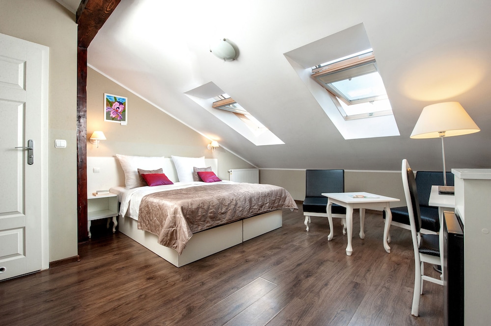 Leone Aparthotel — Hotel rooms in Krakow, Lesser Poland