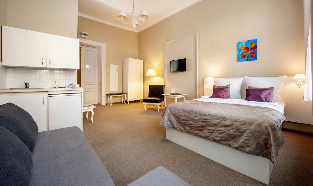 Leone Aparthotel — Hotel rooms in Krakow, Lesser Poland