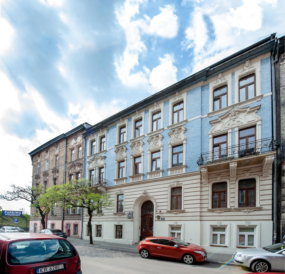 Leone Aparthotel — Hotel building in Krakow, Lesser Poland