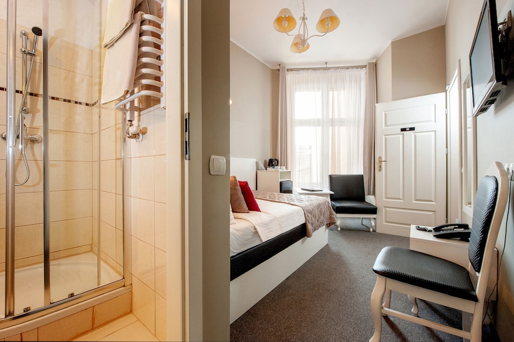 Leone Aparthotel — Hotel rooms in Krakow, Lesser Poland