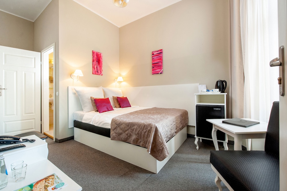 Leone Aparthotel — Hotel rooms in Krakow, Lesser Poland