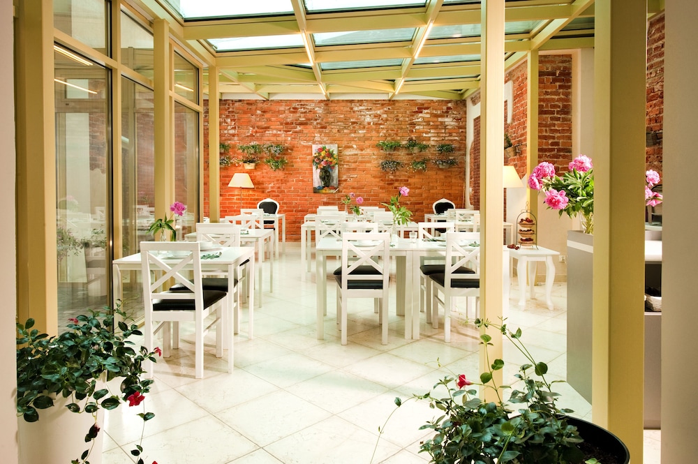 Leone Aparthotel — Restaurant & bars in Krakow, Lesser Poland