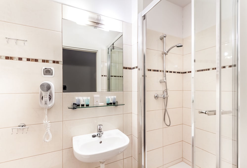 Leone Aparthotel — Hotel rooms in Krakow, Lesser Poland