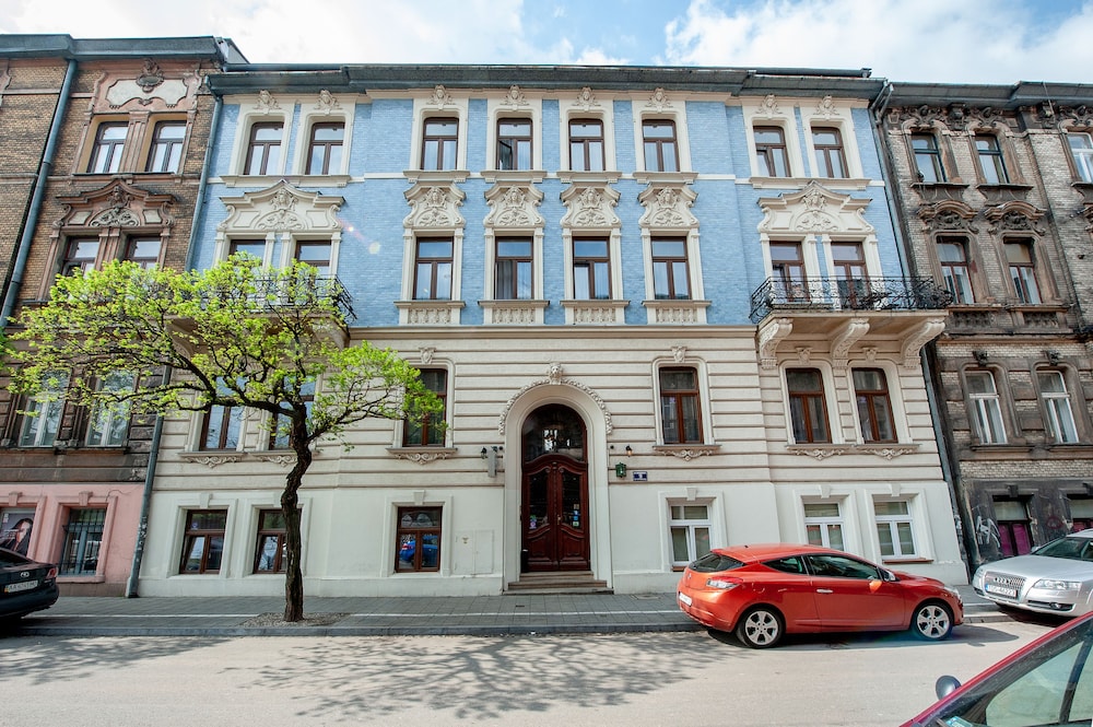 Leone Aparthotel — Hotel building in Krakow, Lesser Poland