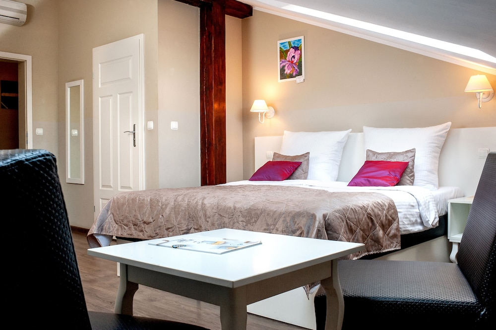 Leone Aparthotel — Hotel rooms in Krakow, Lesser Poland