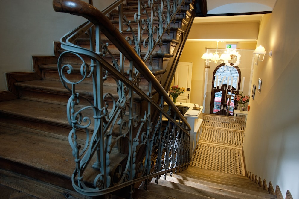Leone Aparthotel — Hotel building in Krakow, Lesser Poland