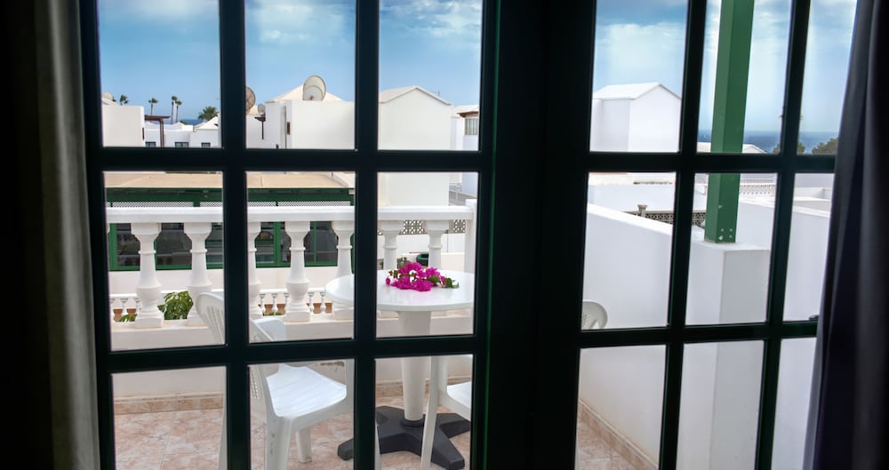 Apartamentos Tisalaya — Hotel rooms in Puerto del Carmen, Canary Islands