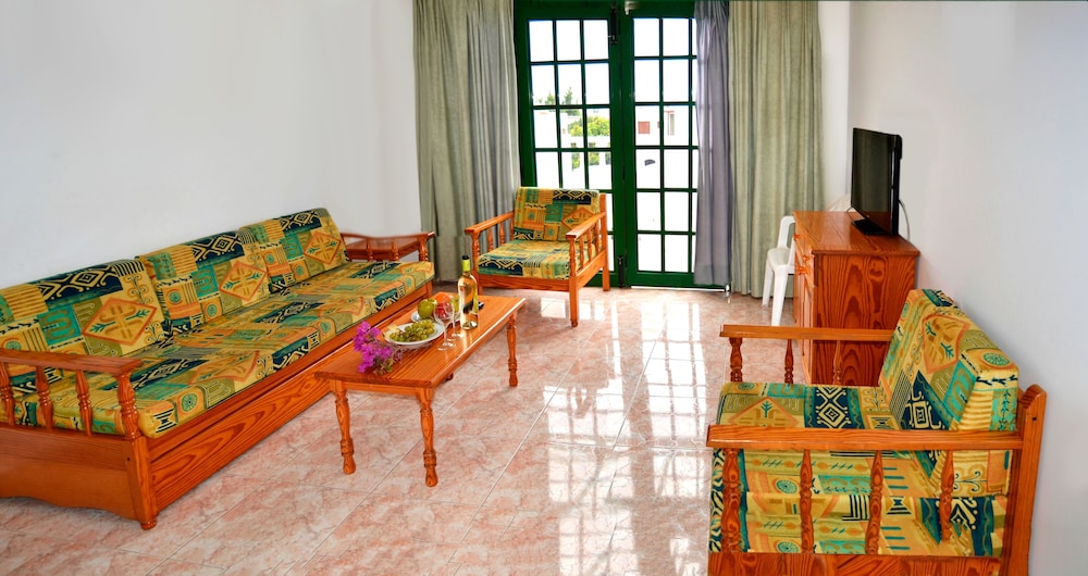 Apartamentos Tisalaya — Hotel rooms in Puerto del Carmen, Canary Islands