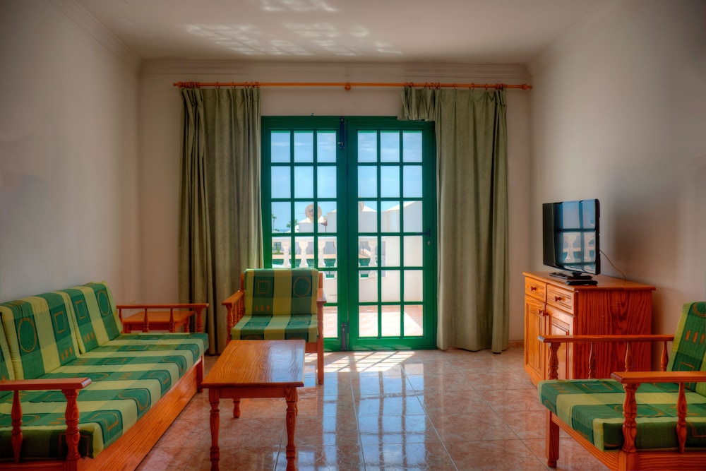 Apartamentos Tisalaya — Hotel rooms in Puerto del Carmen, Canary Islands