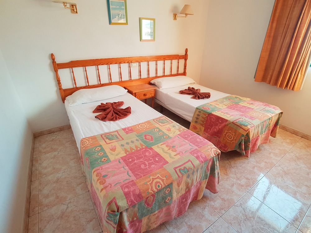 Apartamentos Tisalaya — Hotel rooms in Puerto del Carmen, Canary Islands