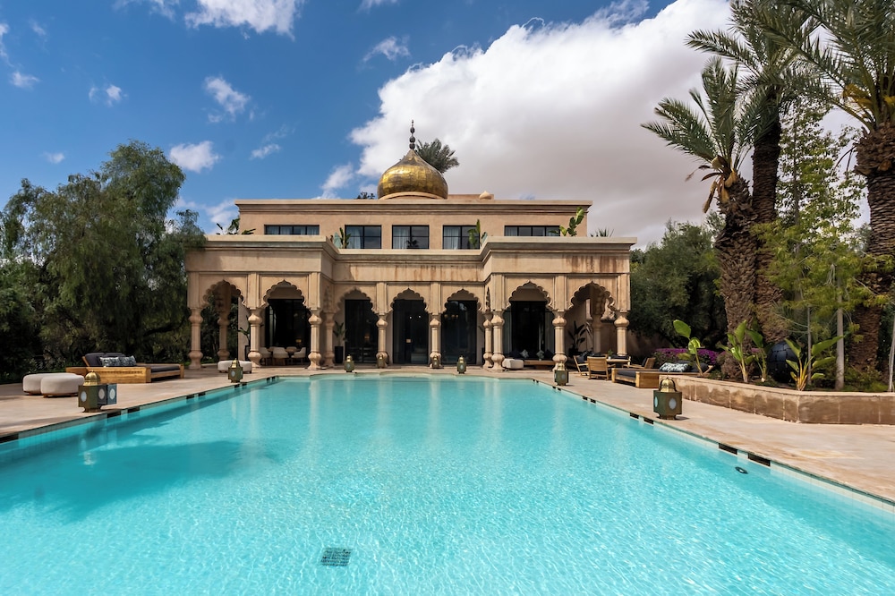 Palais Namaskar