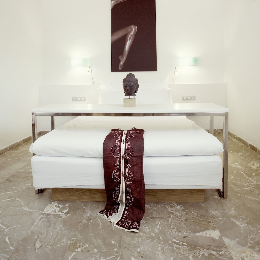 Petit Palace Hotel Tres — Hotel rooms in Palma de Mallorca, Balearic Islands