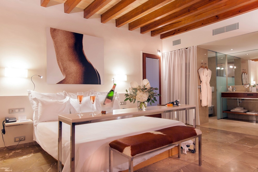 Petit Palace Hotel Tres — Hotel rooms in Palma de Mallorca, Balearic Islands