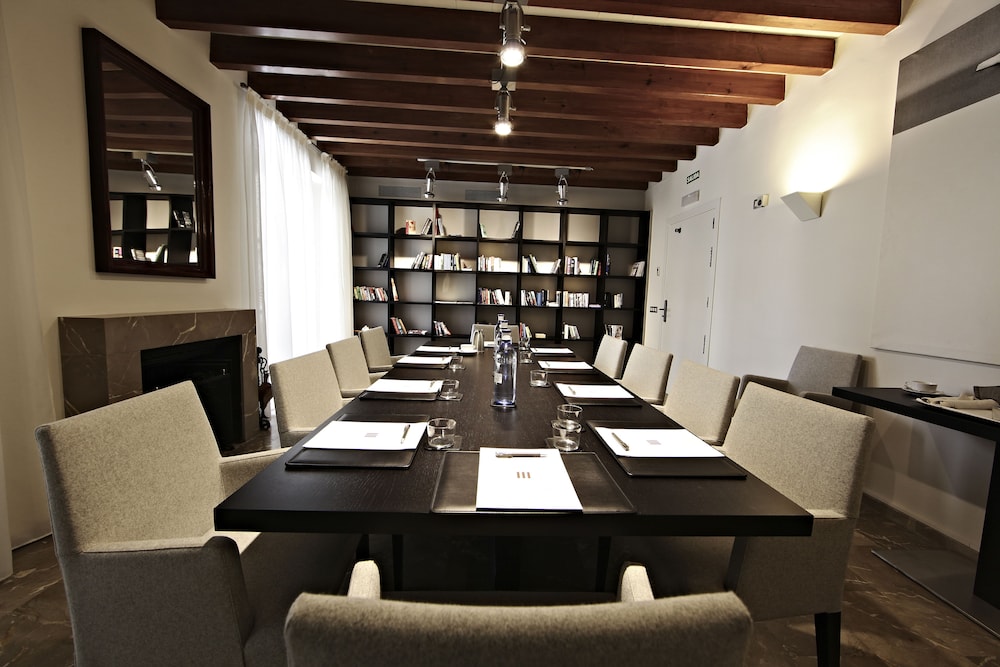 Petit Palace Hotel Tres — Restaurant & bars in Palma de Mallorca, Balearic Islands