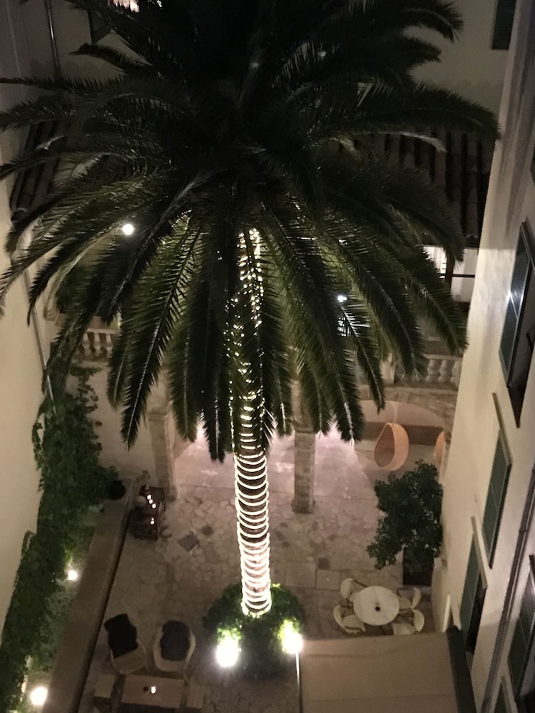 Petit Palace Hotel Tres — Hotel rooms in Palma de Mallorca, Balearic Islands