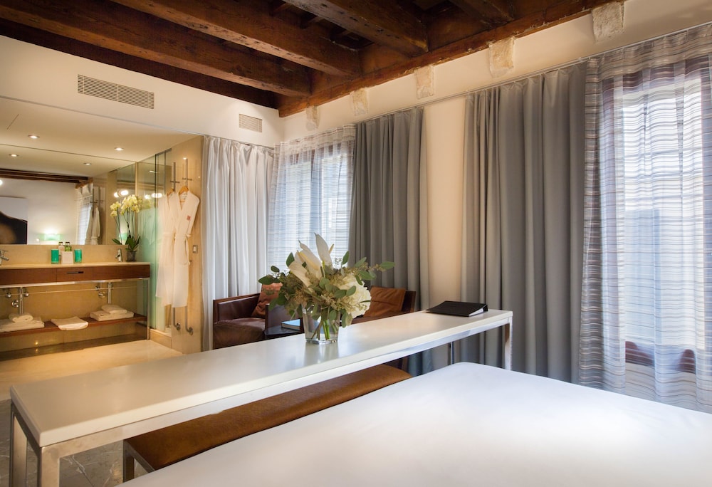 Petit Palace Hotel Tres — Hotel rooms in Palma de Mallorca, Balearic Islands