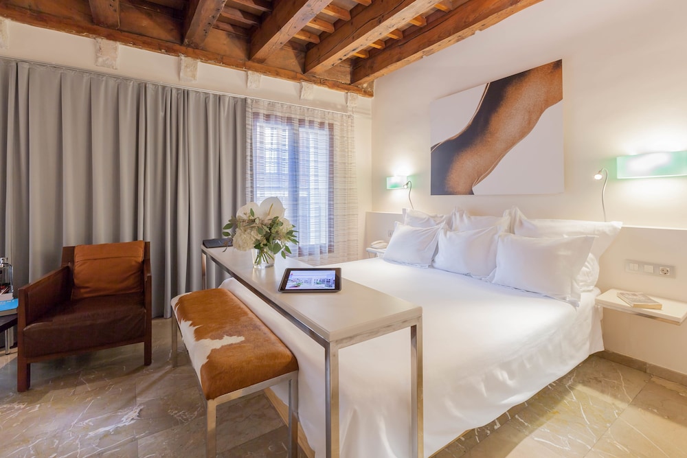 Petit Palace Hotel Tres — Hotel rooms in Palma de Mallorca, Balearic Islands