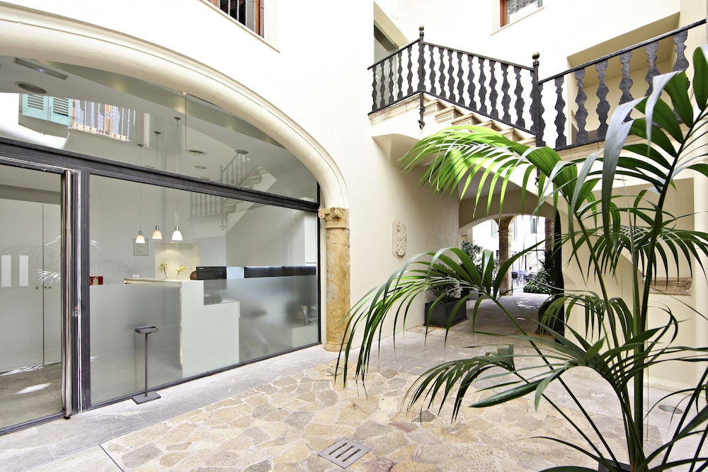 Petit Palace Hotel Tres — Hotel building in Palma de Mallorca, Balearic Islands