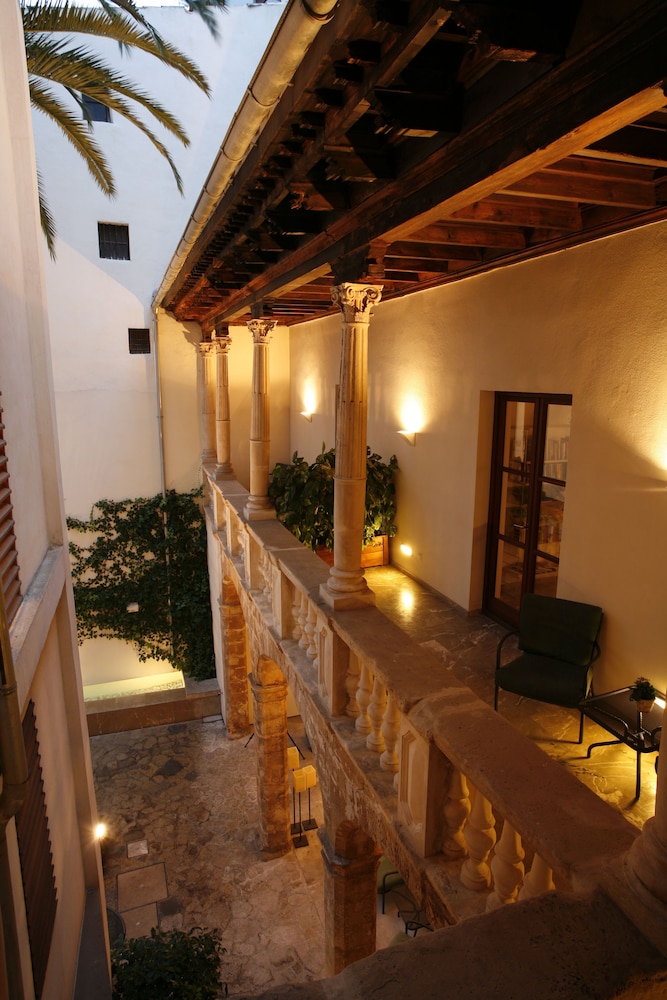 Petit Palace Hotel Tres — Hotel rooms in Palma de Mallorca, Balearic Islands