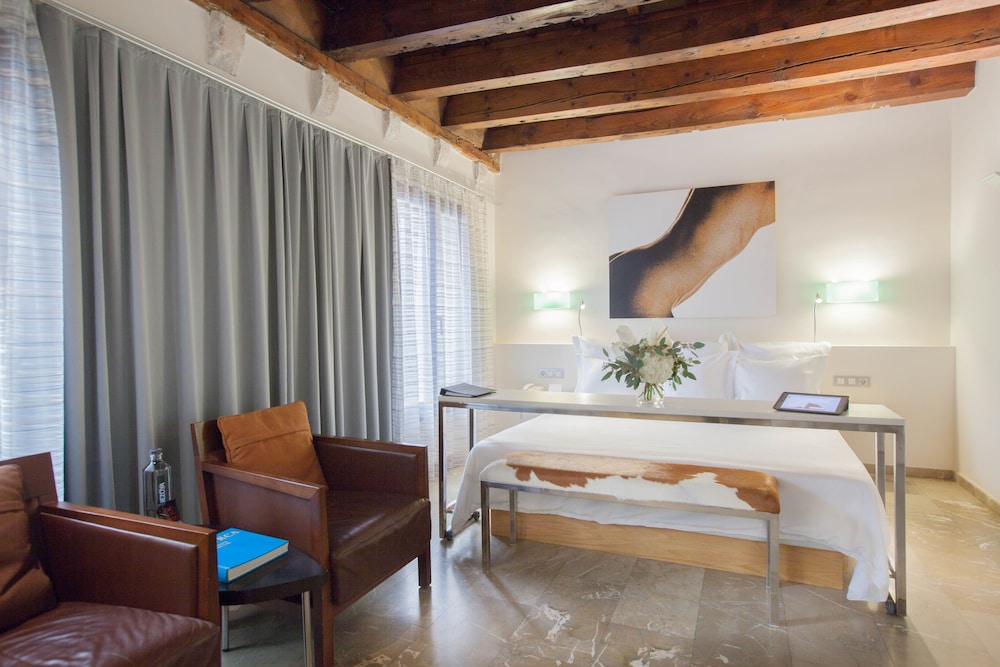 Petit Palace Hotel Tres — Hotel rooms in Palma de Mallorca, Balearic Islands