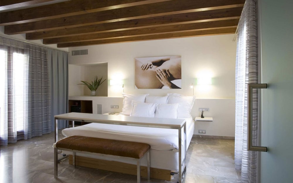 Petit Palace Hotel Tres — Hotel rooms in Palma de Mallorca, Balearic Islands