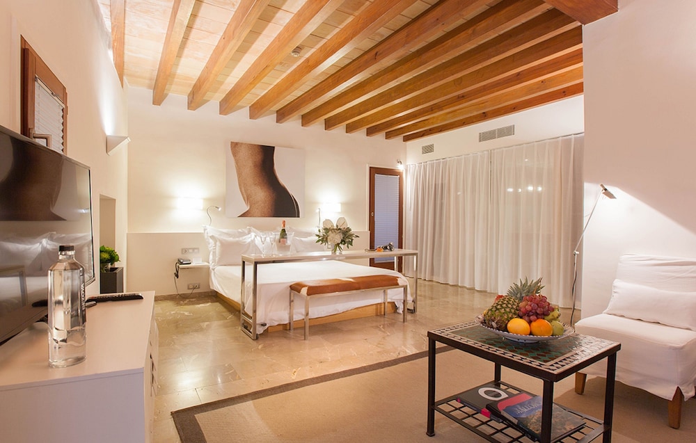 Petit Palace Hotel Tres — Hotel rooms in Palma de Mallorca, Balearic Islands