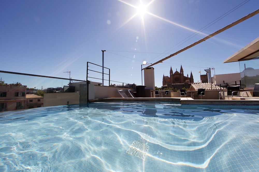 Petit Palace Hotel Tres — Swimming pool in Palma de Mallorca, Balearic Islands