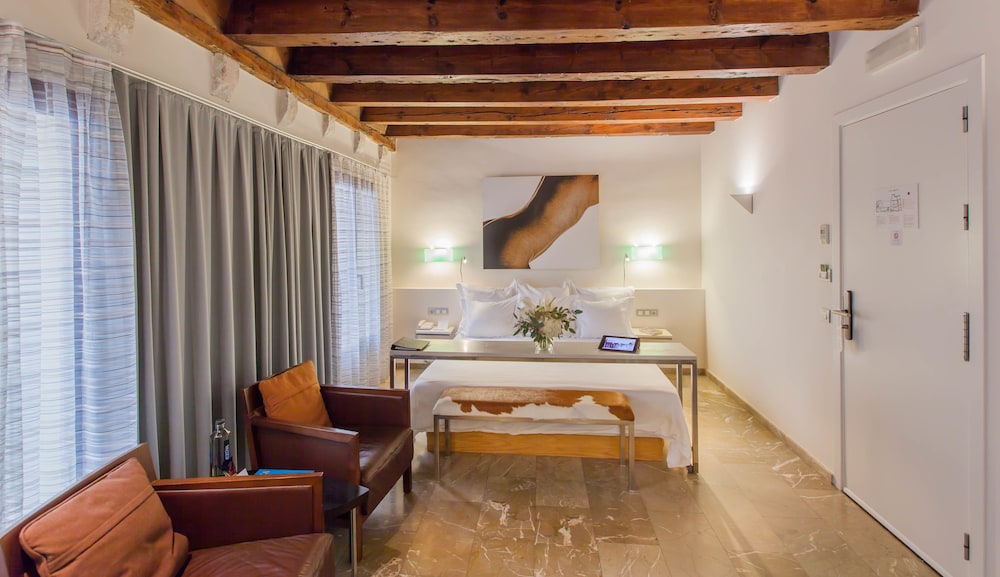 Petit Palace Hotel Tres — Hotel rooms in Palma de Mallorca, Balearic Islands