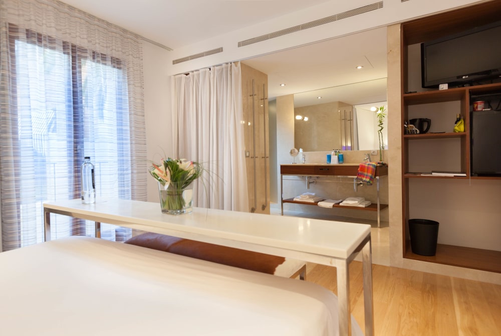 Petit Palace Hotel Tres — Hotel rooms in Palma de Mallorca, Balearic Islands