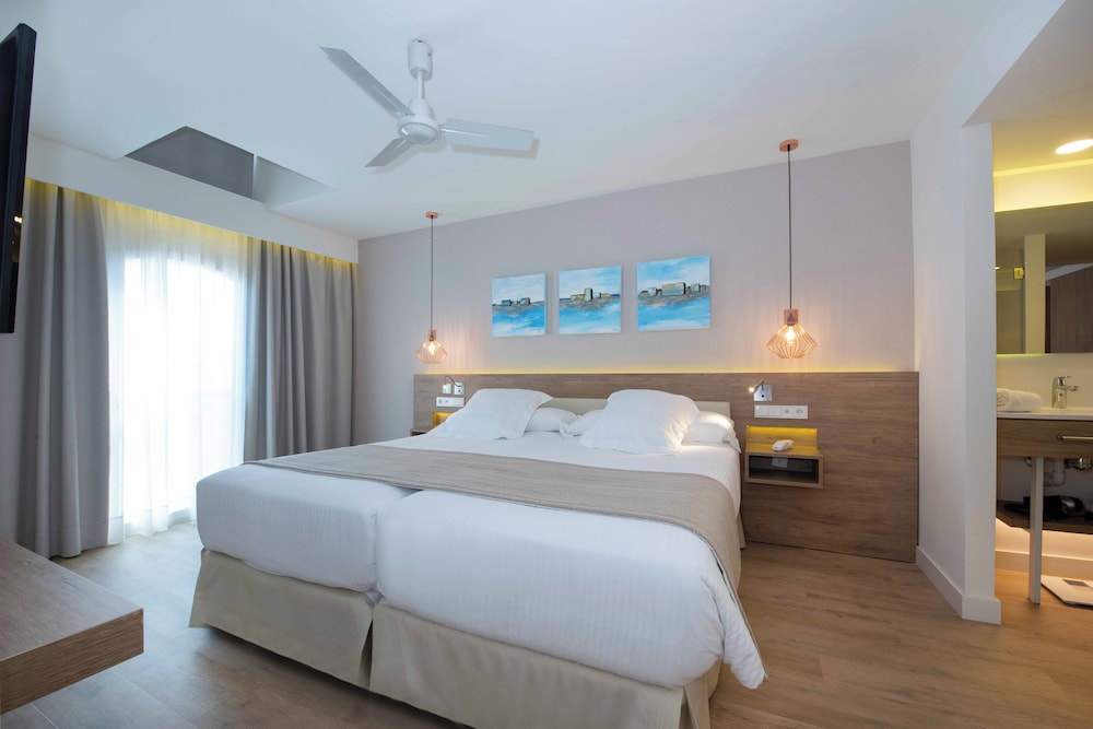 Valentin Somni Hotels & Suites – Adults Only +16 — Hotel rooms in Peguera, Balearic Islands