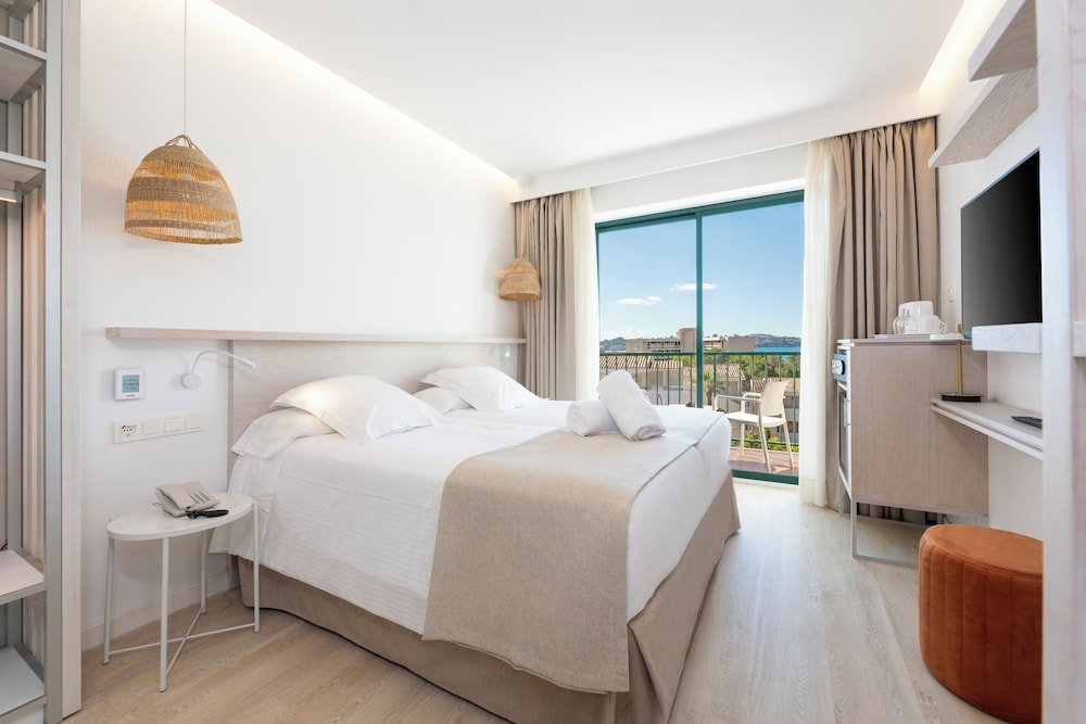 Valentin Somni Hotels & Suites – Adults Only +16 — Hotel rooms in Peguera, Balearic Islands