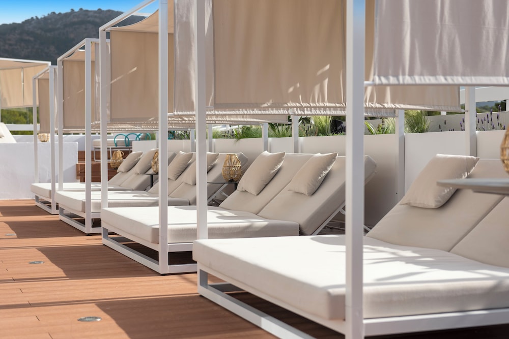 Valentin Somni Hotels & Suites – Adults Only +16 — Hotel rooms in Peguera, Balearic Islands