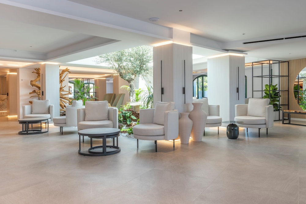 Valentin Somni Hotels & Suites – Adults Only +16 — Hotel building in Peguera, Balearic Islands