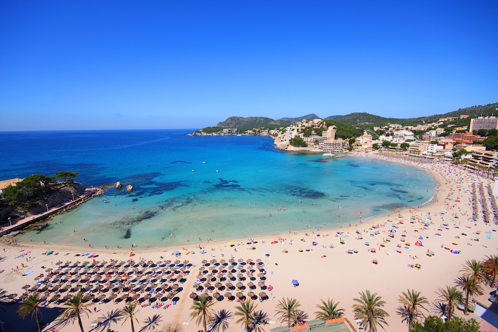 Valentin Somni Hotels & Suites – Adults Only +16 — Beach in Peguera, Balearic Islands