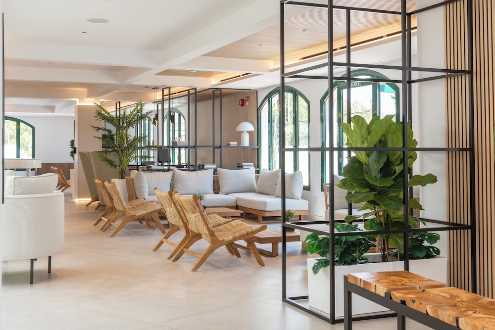 Valentin Somni Hotels & Suites – Adults Only +16 — Hotel building in Peguera, Balearic Islands