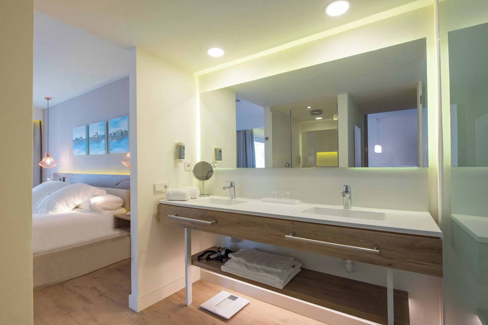 Valentin Somni Hotels & Suites – Adults Only +16 — Hotel rooms in Peguera, Balearic Islands