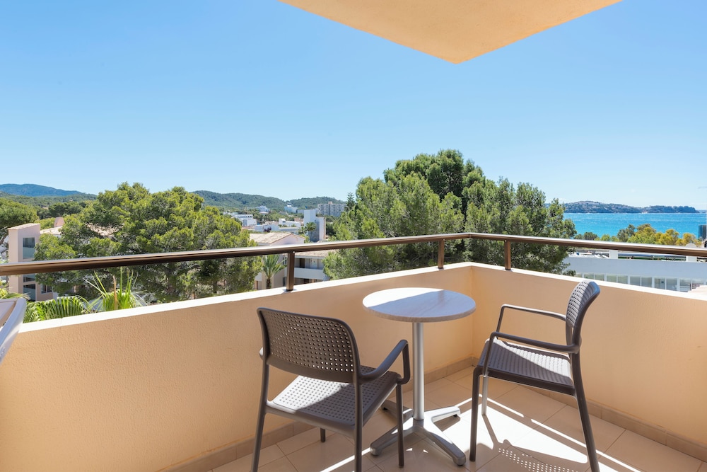 Valentin Somni Hotels & Suites – Adults Only +16 — Hotel rooms in Peguera, Balearic Islands