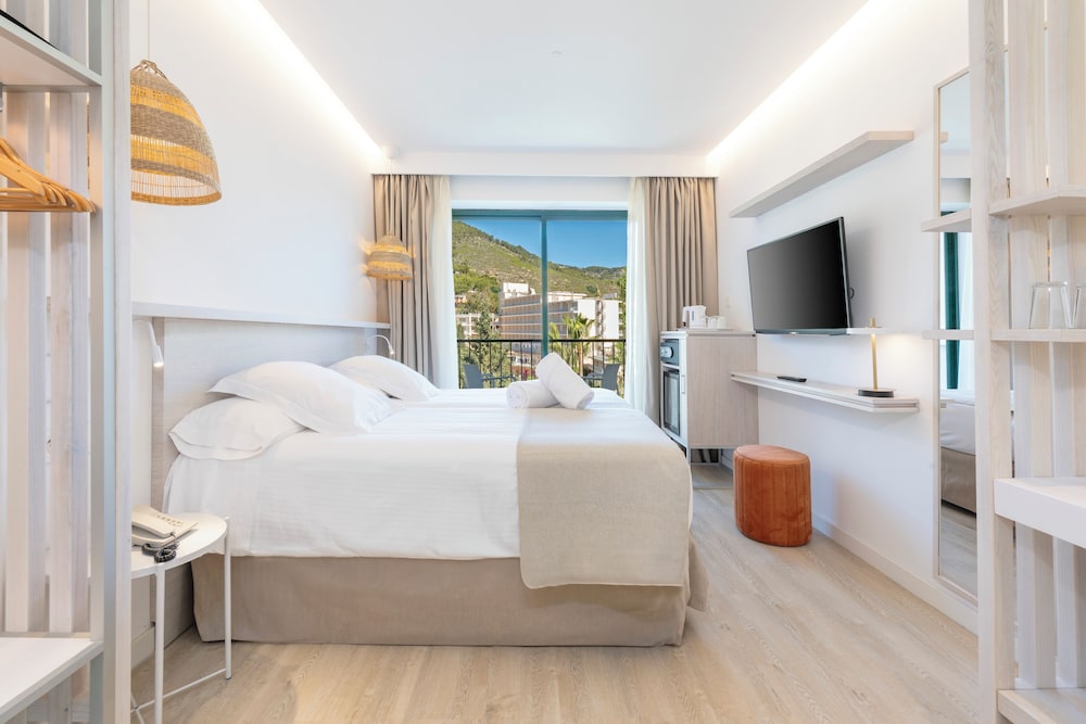 Valentin Somni Hotels & Suites – Adults Only +16 — Hotel rooms in Peguera, Balearic Islands