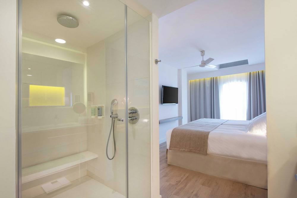 Valentin Somni Hotels & Suites – Adults Only +16 — Hotel rooms in Peguera, Balearic Islands