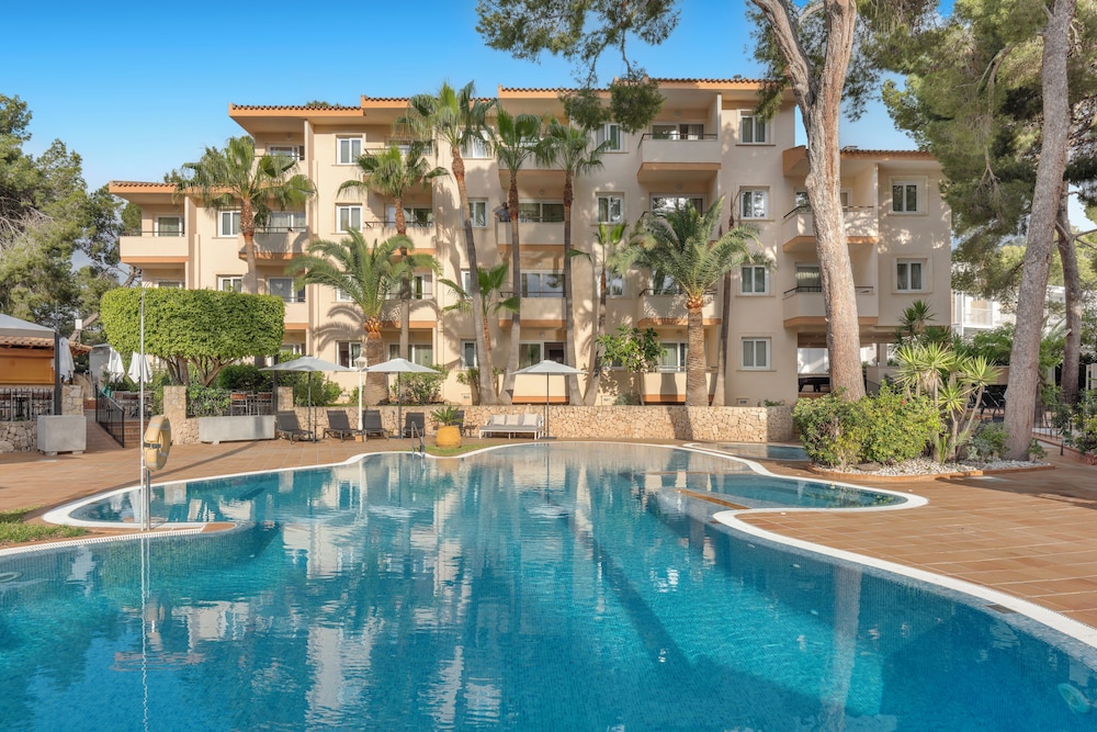 Valentin Somni Hotels & Suites – Adults Only +16 — Swimming pool in Peguera, Balearic Islands