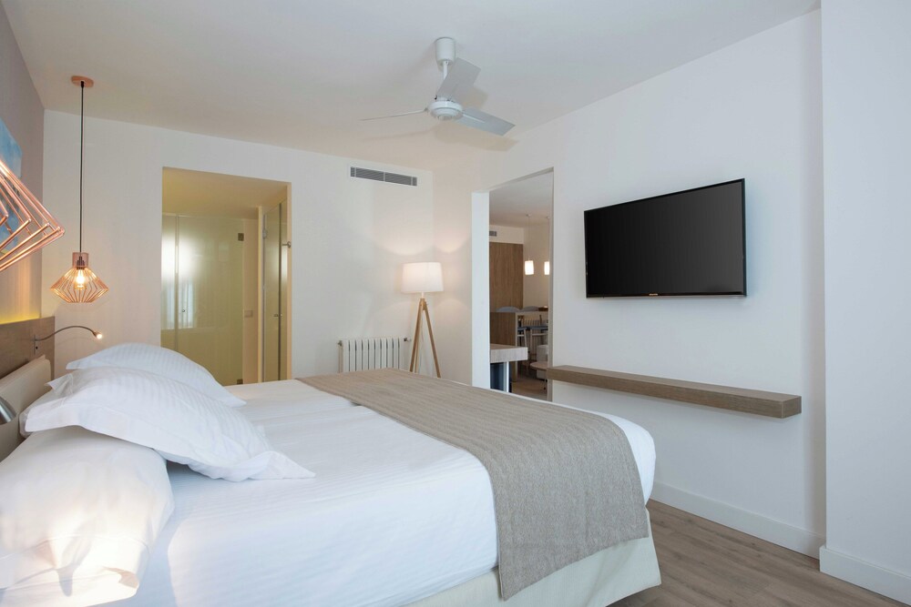 Valentin Somni Hotels & Suites – Adults Only +16 — Hotel rooms in Peguera, Balearic Islands