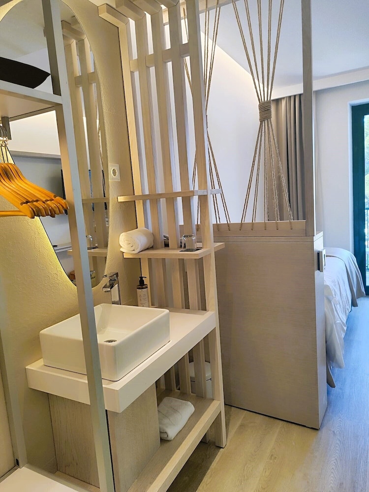 Valentin Somni Hotels & Suites – Adults Only +16 — Hotel rooms in Peguera, Balearic Islands