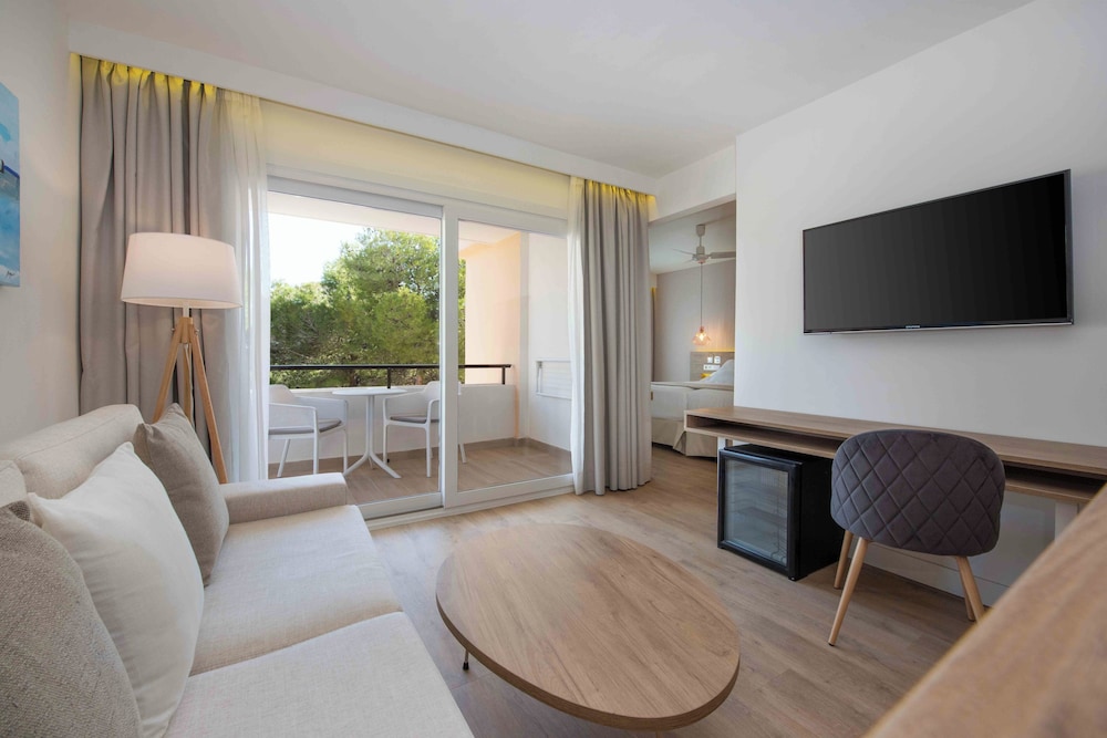 Valentin Somni Hotels & Suites – Adults Only +16 — Hotel rooms in Peguera, Balearic Islands