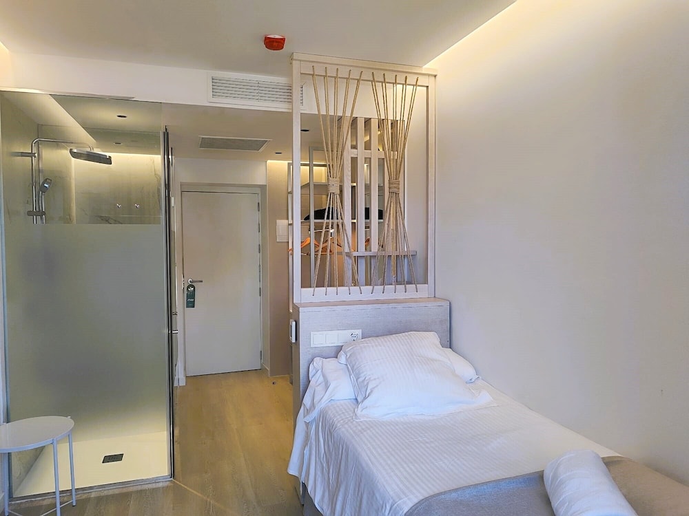 Valentin Somni Hotels & Suites – Adults Only +16 — Hotel rooms in Peguera, Balearic Islands