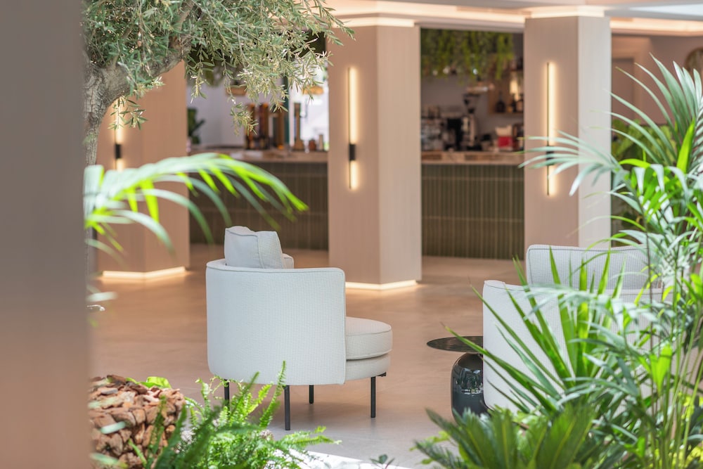 Valentin Somni Hotels & Suites – Adults Only +16 — Hotel building in Peguera, Balearic Islands