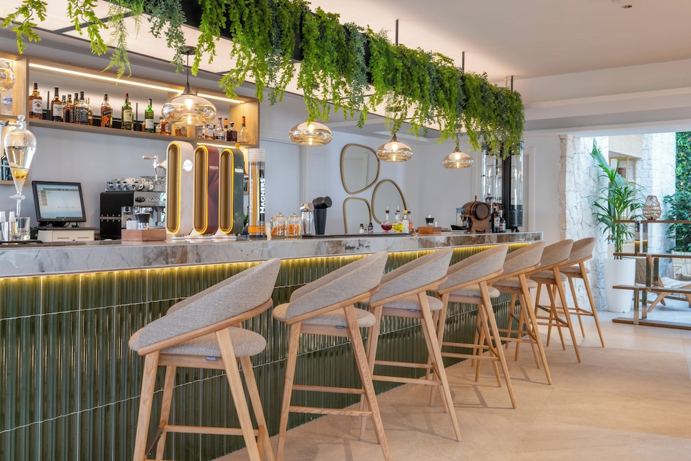 Valentin Somni Hotels & Suites – Adults Only +16 — Restaurant & bars in Peguera, Balearic Islands