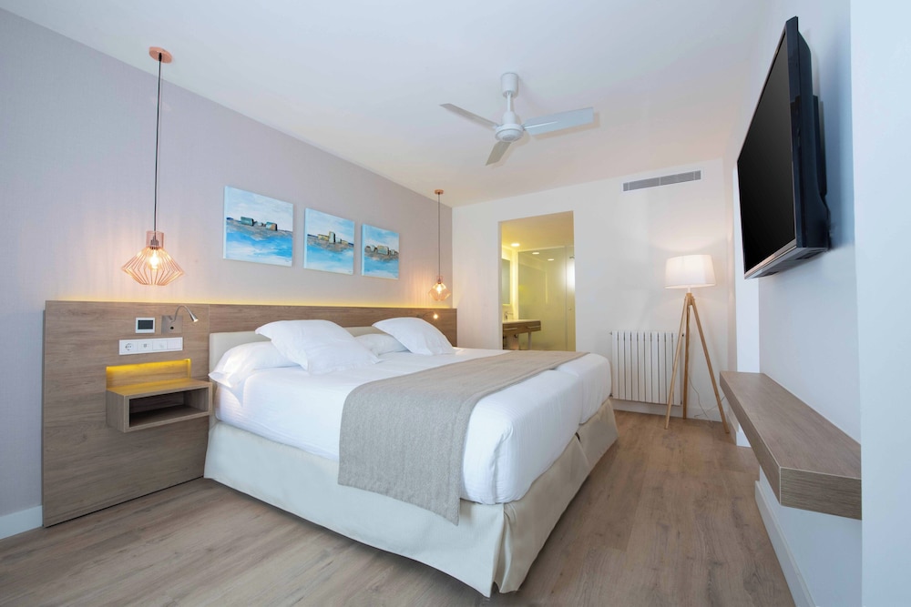 Valentin Somni Hotels & Suites – Adults Only +16 — Hotel rooms in Peguera, Balearic Islands
