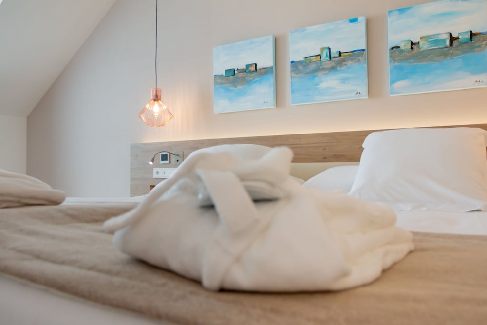 Valentin Somni Hotels & Suites – Adults Only +16 — Hotel rooms in Peguera, Balearic Islands